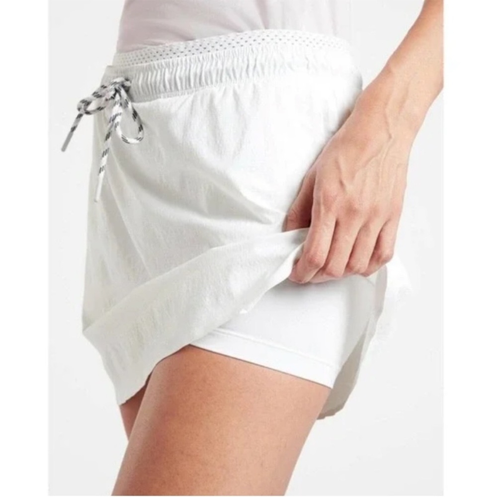 Athleta size 4 Women's Cream Skort